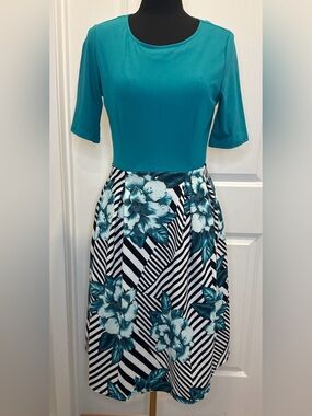Oxiluly Fashion Short Sleeve Floral Multicolor Dress, Pockets, Size Medium, NWT